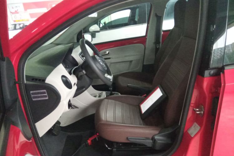 Used Volkswagen up! 2015 1.0L move up! Left Front Seat