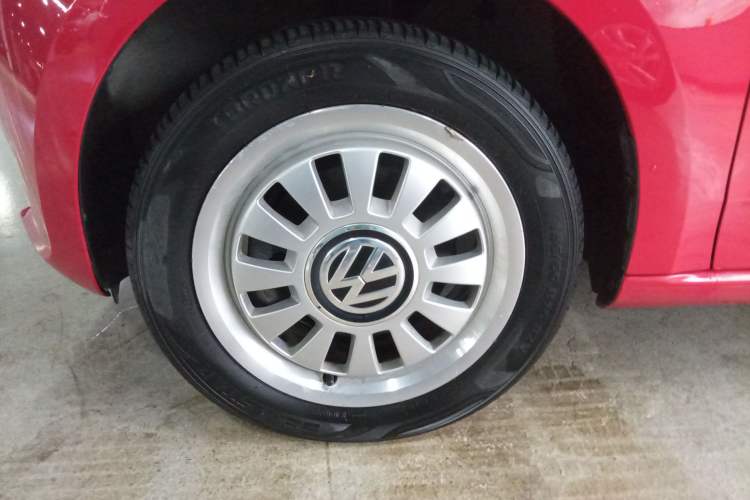 Used Volkswagen up! 2015 1.0L move up! Left Front Wheel Hub