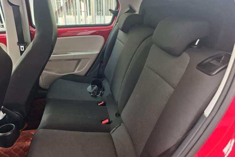 Used Volkswagen up! 2015 1.0L move up! Left Rear Seat