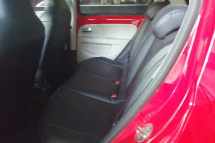 Used Volkswagen up! 2015 1.0L move up! Left Rear Seat