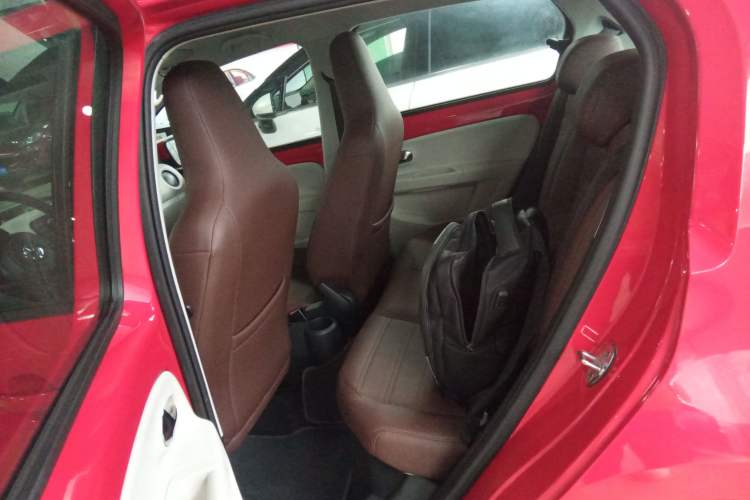 Used Volkswagen up! 2015 1.0L move up! Left Rear Seat