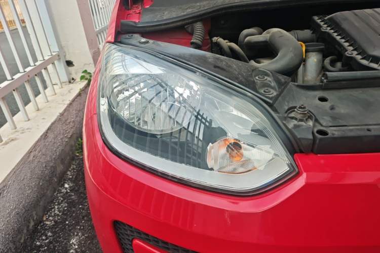 Used Volkswagen up! 2015 1.0L move up! Right Front Headlight