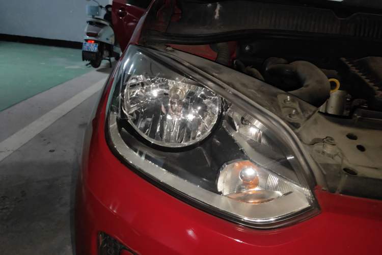 Used Volkswagen up! 2015 1.0L move up! Right Front Headlight