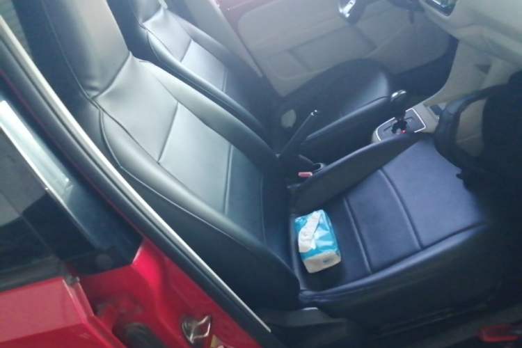 Used Volkswagen up! 2015 1.0L move up! Right Front Seat