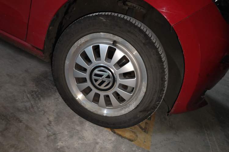 Used Volkswagen up! 2015 1.0L move up! Right Front Wheel Hub
