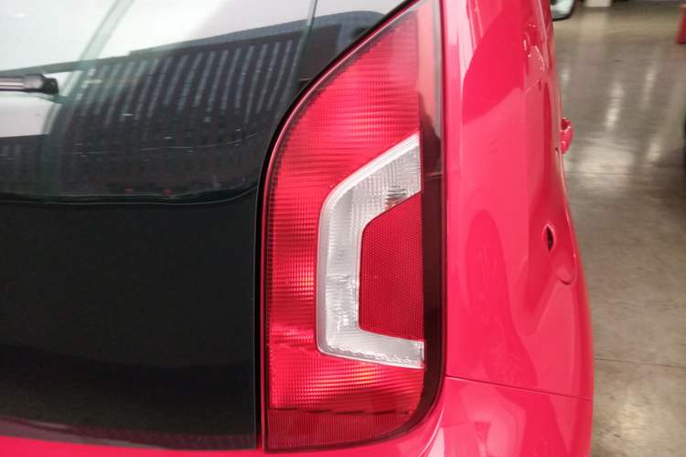 Used Volkswagen up! 2015 1.0L move up! Right Rear Taillight