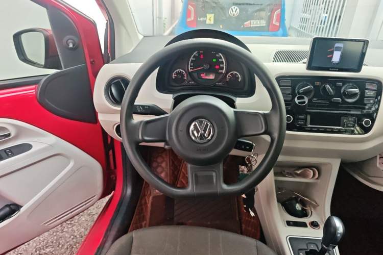 Used Volkswagen up! 2015 1.0L move up! Steering Wheel