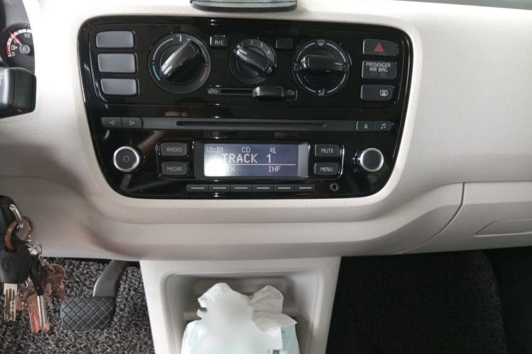Used Volkswagen up! 2015 1.0L move up! Audio And AC Panel