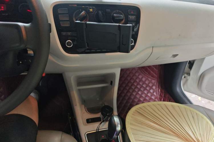 Used Volkswagen up! 2015 1.0L move up! Audio And AC Panel