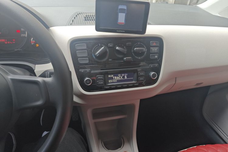 Used Volkswagen up! 2015 1.0L move up! Audio And AC Panel