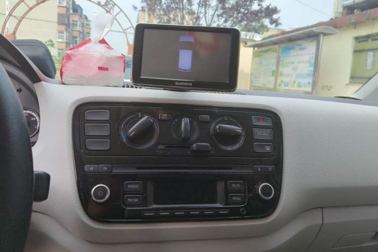 Used Volkswagen up! 2015 1.0L move up! Audio And AC Panel