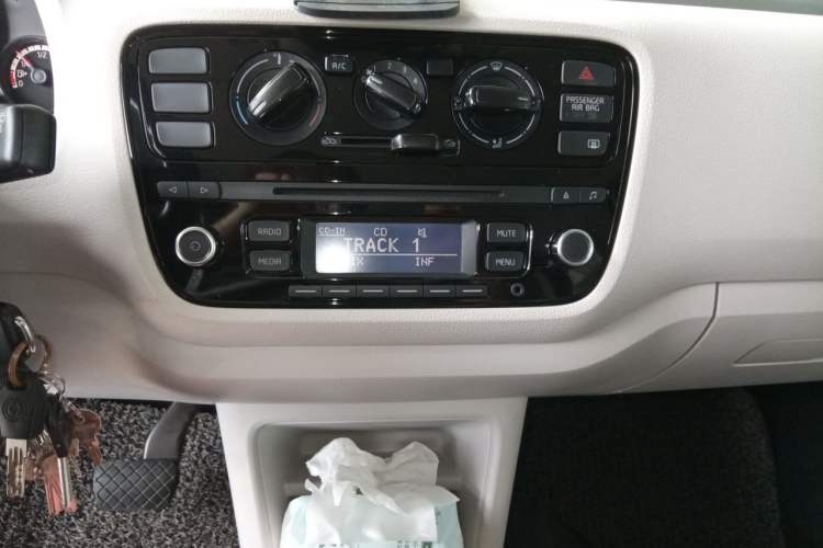 Used Volkswagen up! 2015 1.0L move up! Audio And AC Panel