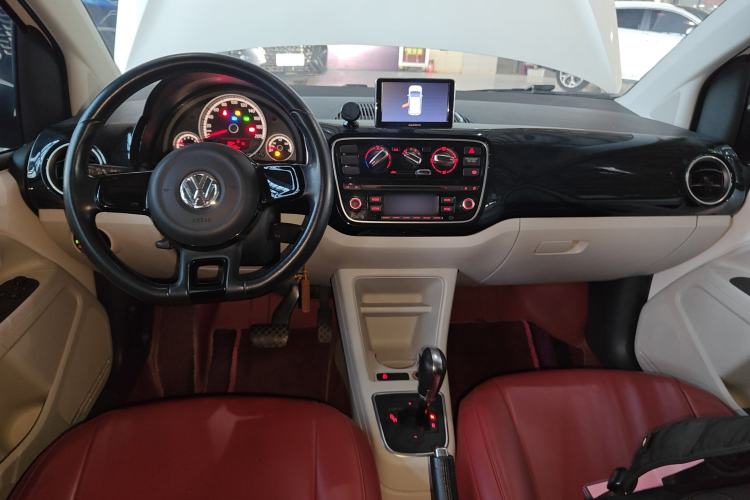 Used Volkswagen up! 2015 1.0L go high! Center Console