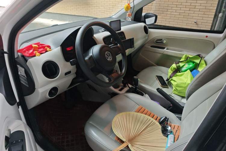 Used Volkswagen up! 2015 1.0L move up! Driver Seat