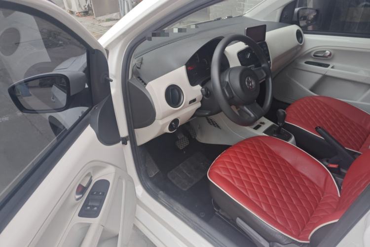 Used Volkswagen up! 2015 1.0L move up! Driver Seat