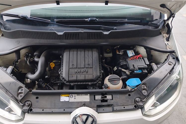 Used Volkswagen up! 2015 1.0L move up! Engine Bay