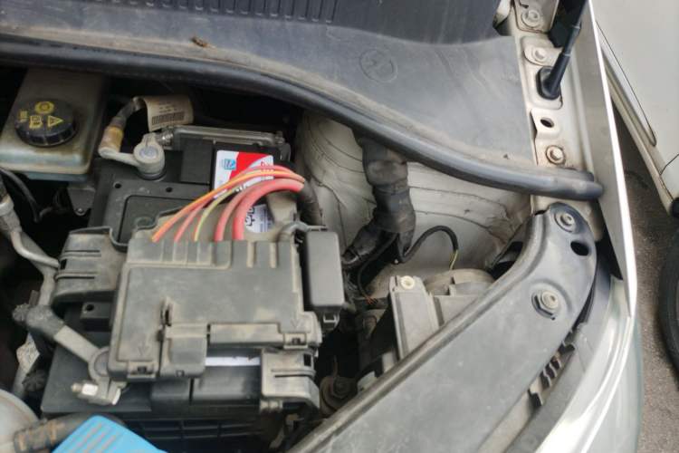 Used Volkswagen up! 2015 1.0L go high! Engine Bay Left