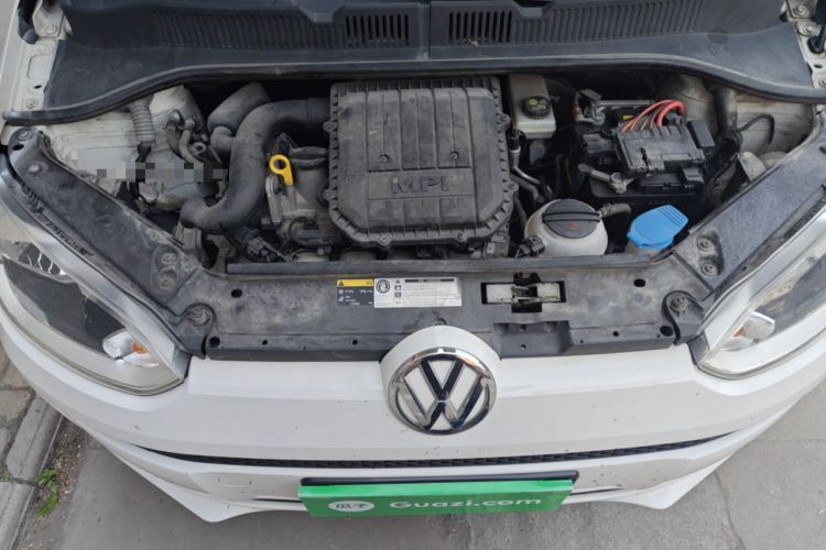 Used Volkswagen up! 2015 1.0L move up! Engine Bay