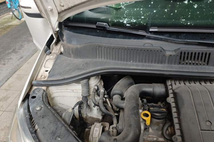 Used Volkswagen up! 2015 1.0L move up! Engine Bay Right
