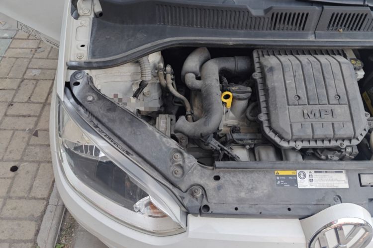 Used Volkswagen up! 2015 1.0L move up! Engine Bay Right