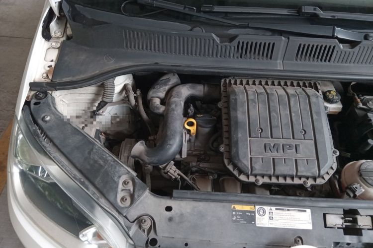 Used Volkswagen up! 2015 1.0L move up! Engine Bay Right