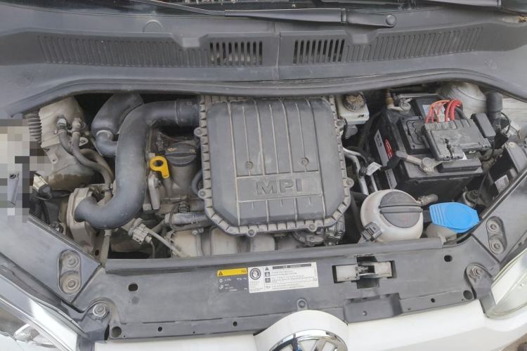 Used Volkswagen up! 2015 1.0L move up! Engine Bay
