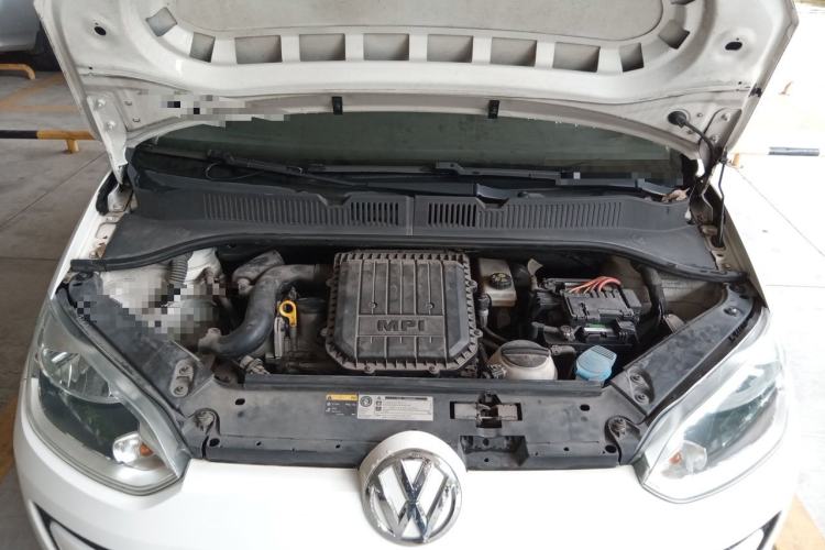 Used Volkswagen up! 2015 1.0L move up! Engine Bay