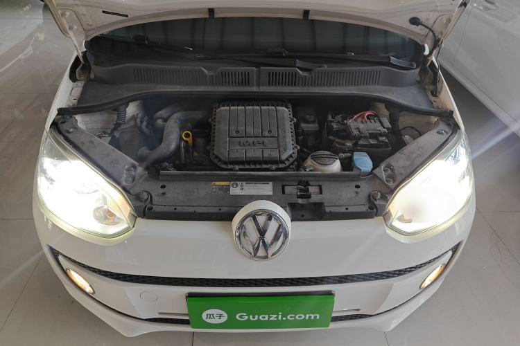 Used Volkswagen up! 2015 1.0L go high! Engine Bay
