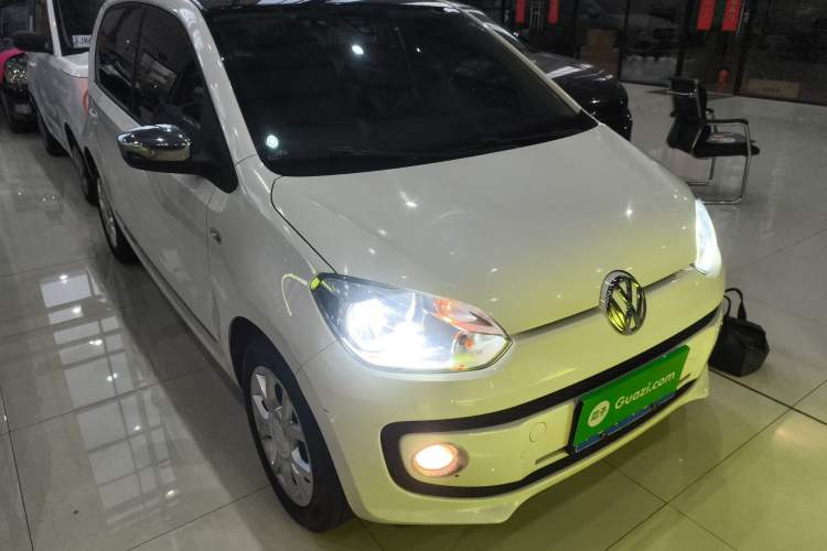 Used Volkswagen up! 2015 1.0L go high! Exterior 2