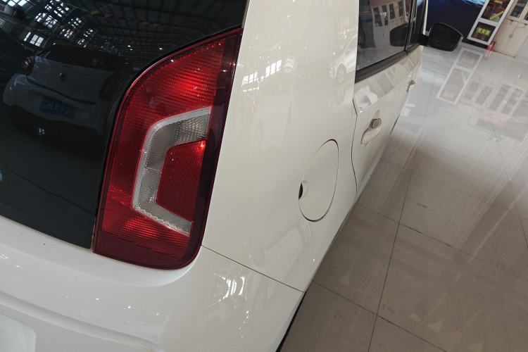 Used Volkswagen up! 2015 1.0L go high! Exterior 3