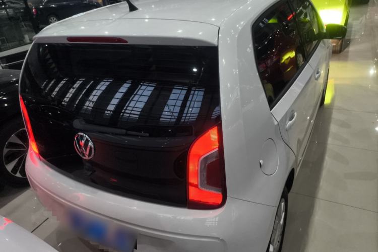 Used Volkswagen up! 2015 1.0L go high! Exterior 4