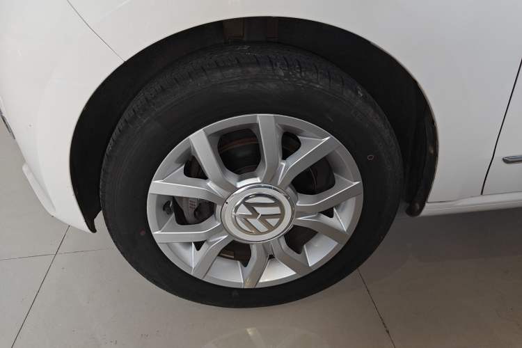 Used Volkswagen up! 2015 1.0L go high! Exterior 4
