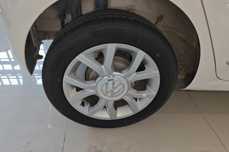 Used Volkswagen up! 2015 1.0L go high! Exterior 5