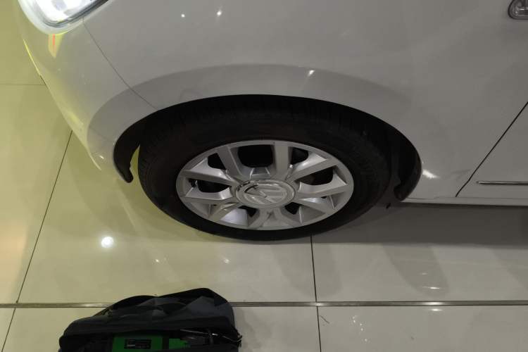 Used Volkswagen up! 2015 1.0L go high! Exterior 7