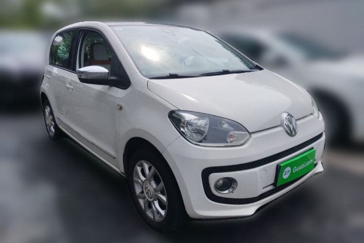 Used Volkswagen up! 2015 1.0L go high! Front Right 45 Deg