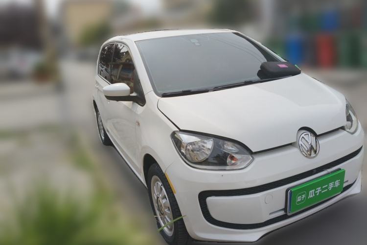 Used Volkswagen up! 2015 1.0L move up! Front Right 45 Deg