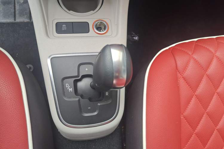 Used Volkswagen up! 2015 1.0L move up! Gear Lever