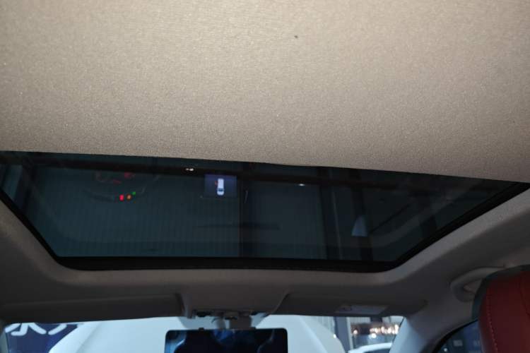 Used Volkswagen up! 2015 1.0L go high! Headliner