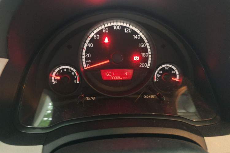 Used Volkswagen up! 2015 1.0L move up! Instrument Cluster