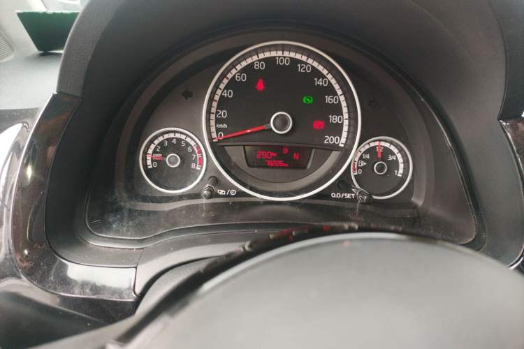 Used Volkswagen up! 2015 1.0L go high! Instrument Cluster