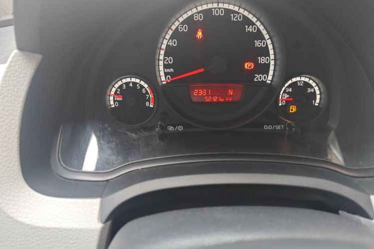 Used Volkswagen up! 2015 1.0L move up! Instrument Cluster