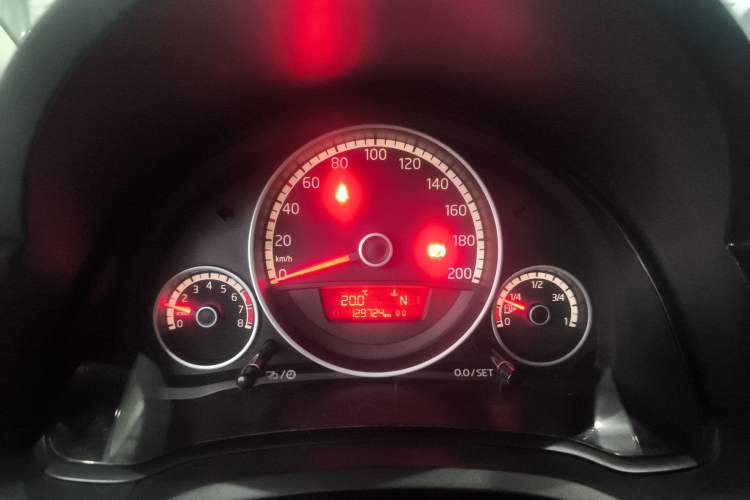 Used Volkswagen up! 2015 1.0L go high! Instrument Cluster