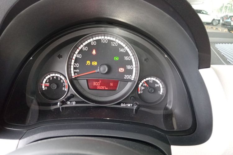 Used Volkswagen up! 2015 1.0L move up! Instrument Cluster