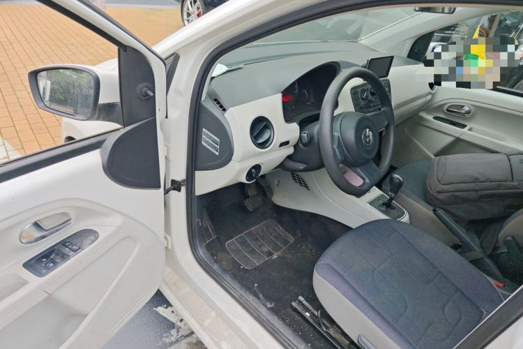 Used Volkswagen up! 2015 1.0L move up! Interior 3