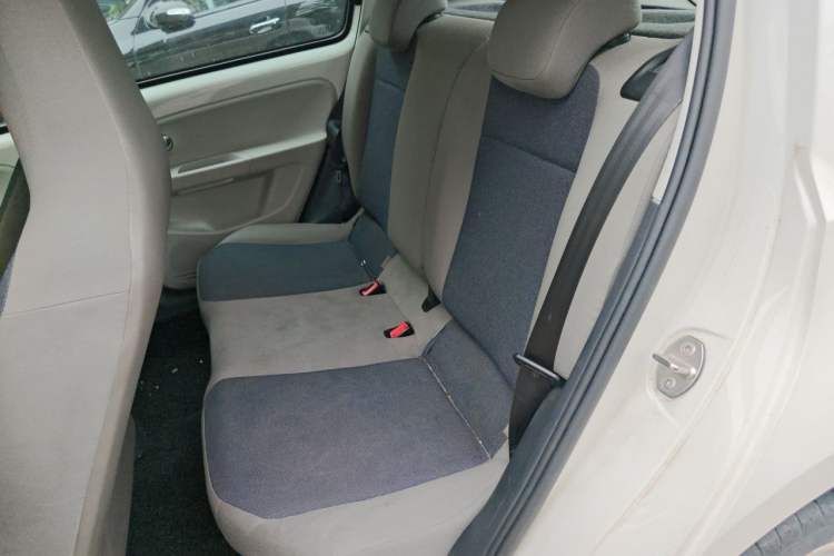 Used Volkswagen up! 2015 1.0L move up! Interior 4