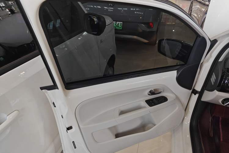 Used Volkswagen up! 2015 1.0L go high! Left Front Door Interior