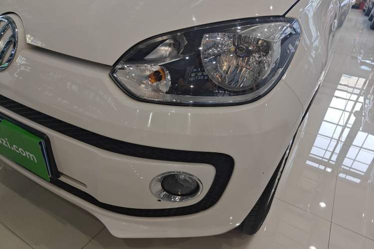Used Volkswagen up! 2015 1.0L go high! Left Front Headlight
