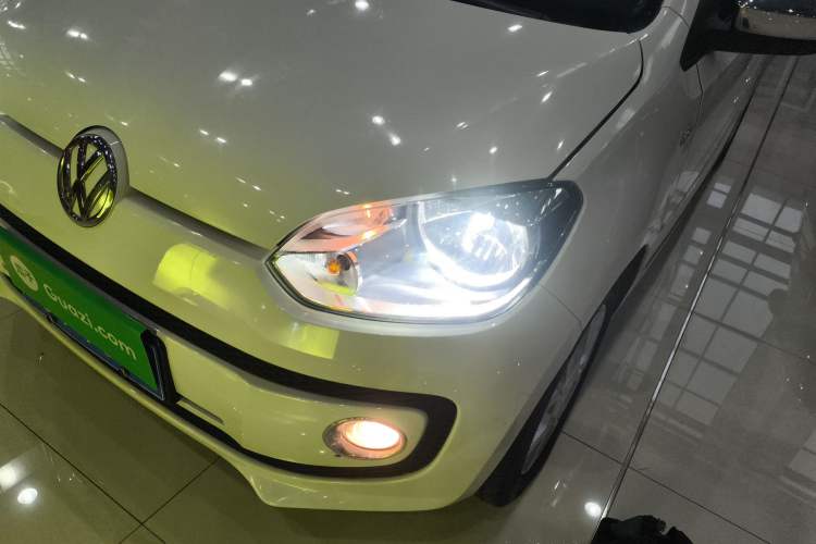 Used Volkswagen up! 2015 1.0L go high! Left Front Headlight