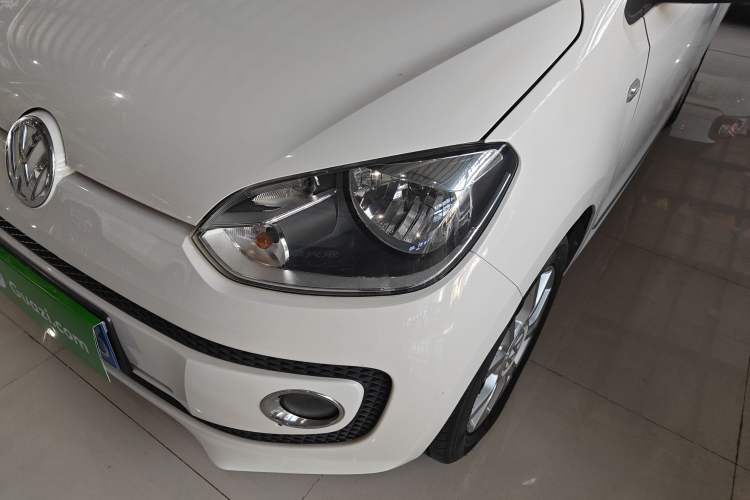 Used Volkswagen up! 2015 1.0L go high! Left Front Headlight