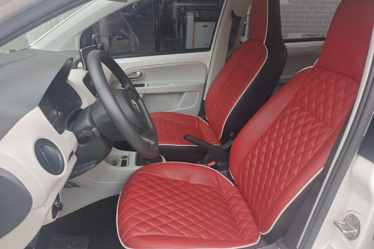 Used Volkswagen up! 2015 1.0L move up! Left Front Seat